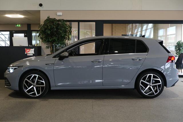 Volkswagen Golf 8 1.5 eTSI Style DSG Navi IQ Led Cam Acc Pdc