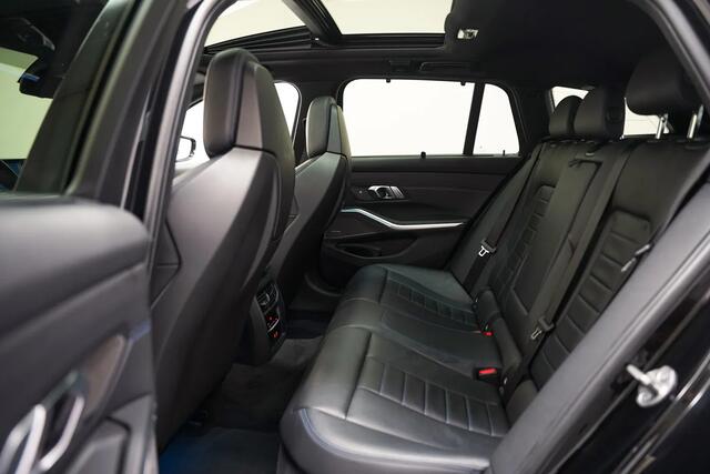 BMW 3-Serie Touring 330e M Sport [ M-stoelen Panorama HarmanKardon ACC ]