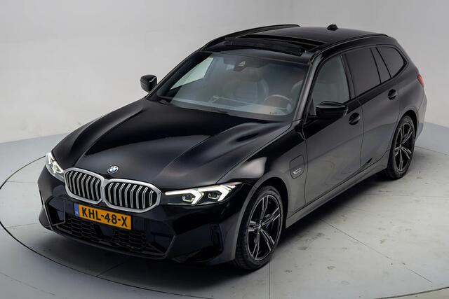 BMW 3-Serie Touring 330e M Sport [ M-stoelen Panorama HarmanKardon ACC ]