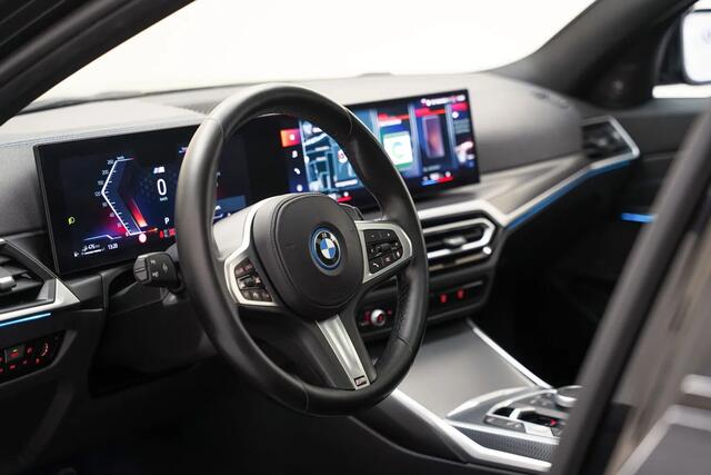 BMW 3-Serie Touring 330e M Sport [ M-stoelen Panorama HarmanKardon ACC ]
