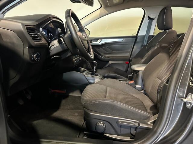 Ford Focus 1.0 EBH TITANIUM l NAP l 125PK l LED l CARPLAY l PDC l GROOT SCHERM l