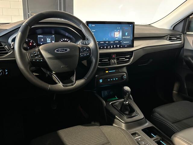 Ford Focus 1.0 EBH TITANIUM l NAP l 125PK l LED l CARPLAY l PDC l GROOT SCHERM l
