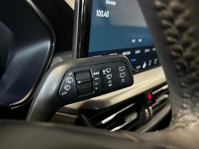 Ford Focus 1.0 EBH TITANIUM l NAP l 125PK l LED l CARPLAY l PDC l GROOT SCHERM l