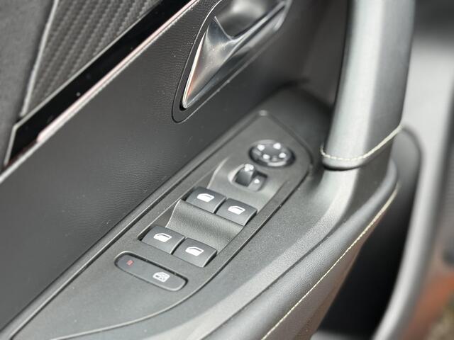 Peugeot 2008 1.2 PureTech GT l Focal HiFi l Blis l Camera l Navigatie l Stoelverwarming
