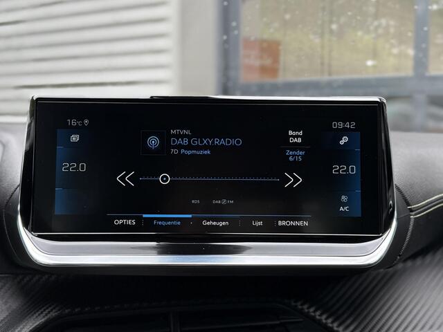 Peugeot 2008 1.2 PureTech GT l Focal HiFi l Blis l Camera l Navigatie l Stoelverwarming