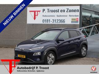 HYUNDAI Kona EV Comfort 64 kWh Soh 100%!! Dealeronderhouden! Achteruitrijcamera/Apple carplay/Warmtepomp/Adaptieve cruise control/Lane assist/Climate control/Navigatie