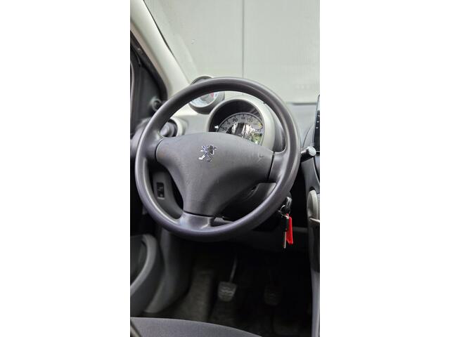 Peugeot 107 1.0-12V XS / APPLE CARPLAY  / e Koppeling / + onderhoudsbeurt / 1 Jaar APK/ 5-deurs /