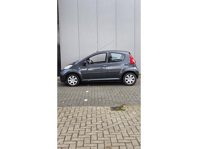 Peugeot 107 1.0-12V XS / APPLE CARPLAY  / e Koppeling / + onderhoudsbeurt / 1 Jaar APK/ 5-deurs /