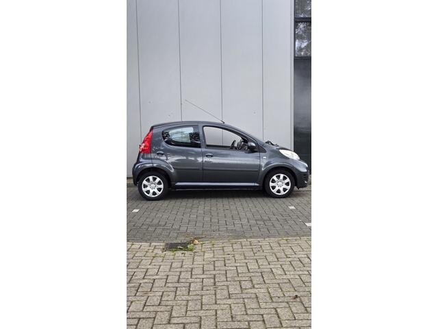 Peugeot 107 1.0-12V XS / APPLE CARPLAY  / e Koppeling / + onderhoudsbeurt / 1 Jaar APK/ 5-deurs /