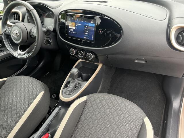 Toyota Aygo X 1.0 VVT-i S-CVT Pulse | Airconditioning | Stoelverwarming | Licht metalen velgen | Bi-tone exterieur |