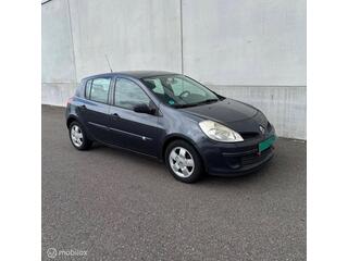 RENAULT CLIO 1.4-16V Rip Curl AIRCO MEENEEMPRIJS