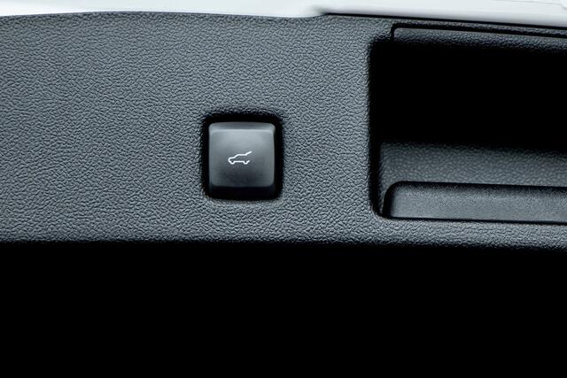 Ford Kuga 2.5 PHEV ST-Line X|WinterPack|AdaptiveCruise|Navi|Camera|CarPlay|PanoDak|Stuur/voorstoelen/achterbankverwarming|