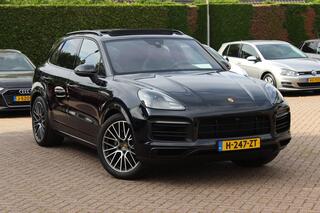 PORSCHE CAYENNE 3.0 E-Hybrid / Trekhaak / Panoramadak / 360Camera / Softclose / Bose / 21'' / Luchtvering / Sportdesign+Chrono / Keyless / CarPlay / Stoelverwarming / Dodehoek / DAB / Cruise Control