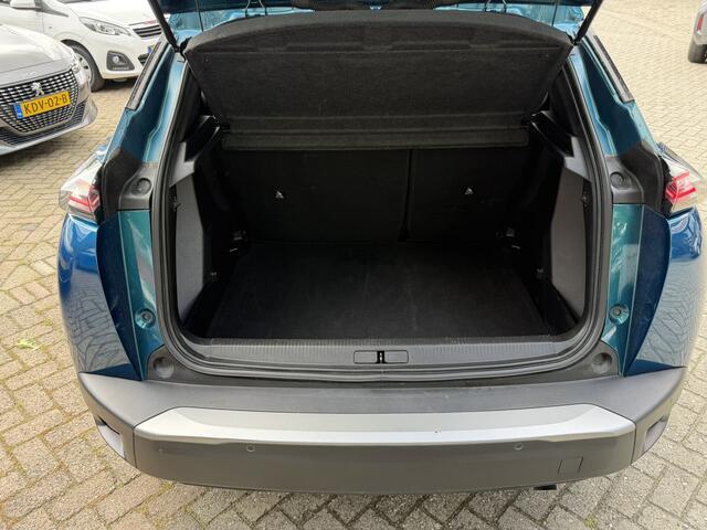 Peugeot 2008 Benzine 100 Pk  Draadloos Aple Carplay / Android Auto  Climate & Cruise Control  Parkeersensoren Voor en Achter  Vingerhoets; Vierde Generatie Ee