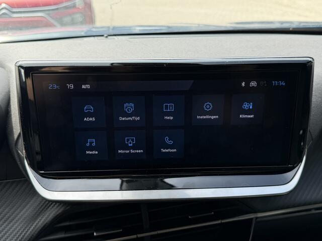Peugeot 2008 Benzine 100 Pk  Draadloos Aple Carplay / Android Auto  Climate & Cruise Control  Parkeersensoren Voor en Achter  Vingerhoets; Vierde Generatie Ee