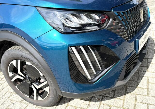 Peugeot 2008 Benzine 100 Pk  Draadloos Aple Carplay / Android Auto  Climate & Cruise Control  Parkeersensoren Voor en Achter  Vingerhoets; Vierde Generatie Ee