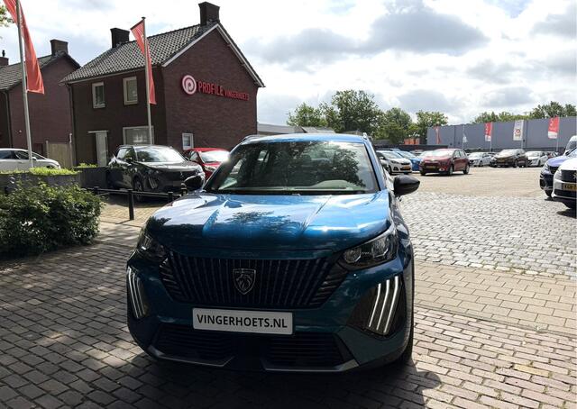 Peugeot 2008 Benzine 100 Pk  Draadloos Aple Carplay / Android Auto  Climate & Cruise Control  Parkeersensoren Voor en Achter  Vingerhoets; Vierde Generatie Ee