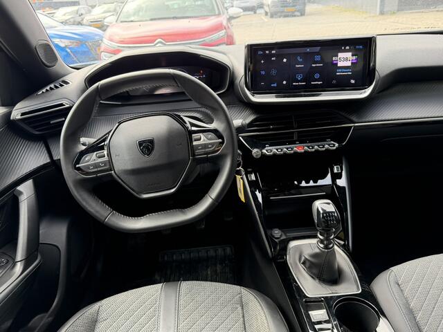 Peugeot 2008 Benzine 100 Pk  Draadloos Aple Carplay / Android Auto  Climate & Cruise Control  Parkeersensoren Voor en Achter  Vingerhoets; Vierde Generatie Ee
