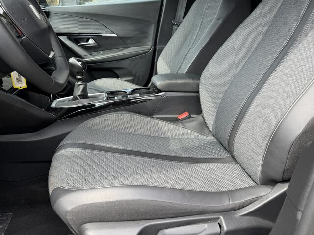 Peugeot 2008 Benzine 100 Pk  Draadloos Aple Carplay / Android Auto  Climate & Cruise Control  Parkeersensoren Voor en Achter  Vingerhoets; Vierde Generatie Ee
