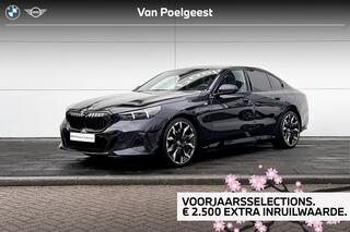 BMW 5-SERIE Sedan 550e xDrive M-Sport PRO | Trekhaak | Adaptive M-Onderstel | Panoramadak | Bowers & Wilkins | Selections 2500
