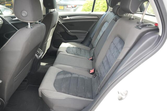 Volkswagen Golf 1.2 TSI Highline Cruise Control Groot Scherm