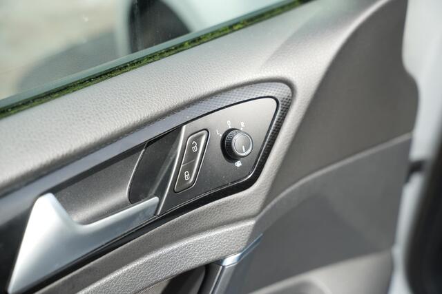 Volkswagen Golf 1.2 TSI Highline Cruise Control Groot Scherm