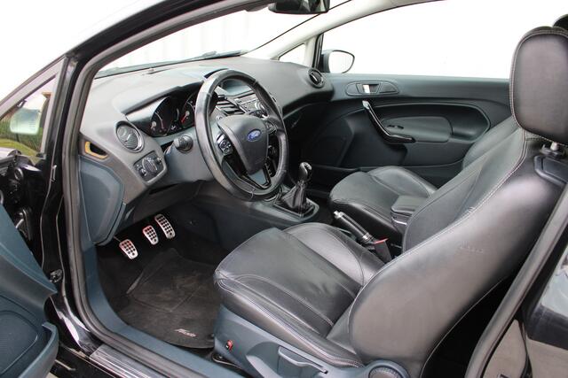 Ford Fiesta 1.6 Metal | Cruise control | Stoelverwarming | Sportpakket | Lederen bekleding | Climate control | Voorruit verwarmd | Bluetooth | Lichtmetalen