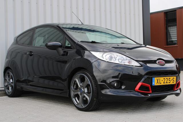 Ford Fiesta 1.6 Metal | Cruise control | Stoelverwarming | Sportpakket | Lederen bekleding | Climate control | Voorruit verwarmd | Bluetooth | Lichtmetalen