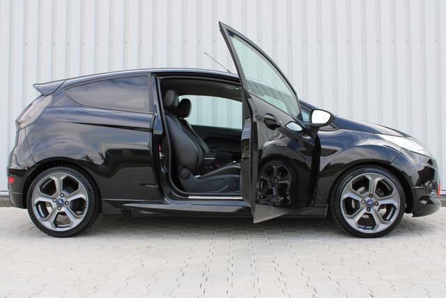 Ford Fiesta 1.6 Metal | Cruise control | Stoelverwarming | Sportpakket | Lederen bekleding | Climate control | Voorruit verwarmd | Bluetooth | Lichtmetalen