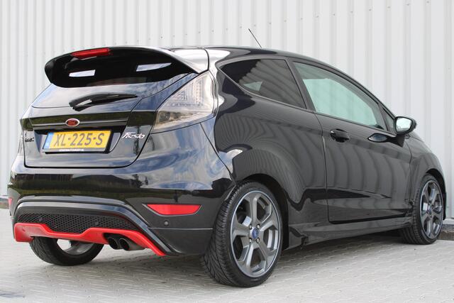 Ford Fiesta 1.6 Metal | Cruise control | Stoelverwarming | Sportpakket | Lederen bekleding | Climate control | Voorruit verwarmd | Bluetooth | Lichtmetalen
