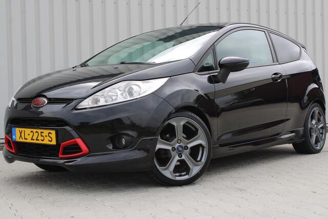 Ford Fiesta 1.6 Metal | Cruise control | Stoelverwarming | Sportpakket | Lederen bekleding | Climate control | Voorruit verwarmd | Bluetooth | Lichtmetalen