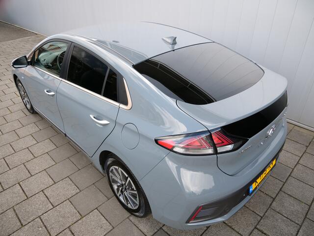 Hyundai Ioniq Premium EV 38 kWh Automaat Stoelverwarming / Camera / LED / Navigatie / SOH 95,8 %