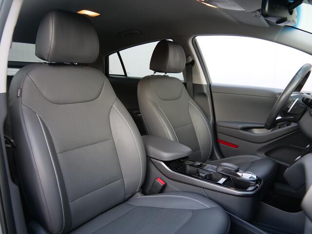 Hyundai Ioniq Premium EV 38 kWh Automaat Stoelverwarming / Camera / LED / Navigatie / SOH 95,8 %