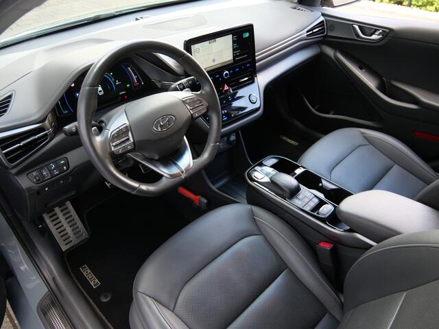 Hyundai Ioniq Premium EV 38 kWh Automaat Stoelverwarming / Camera / LED / Navigatie / SOH 95,8 %