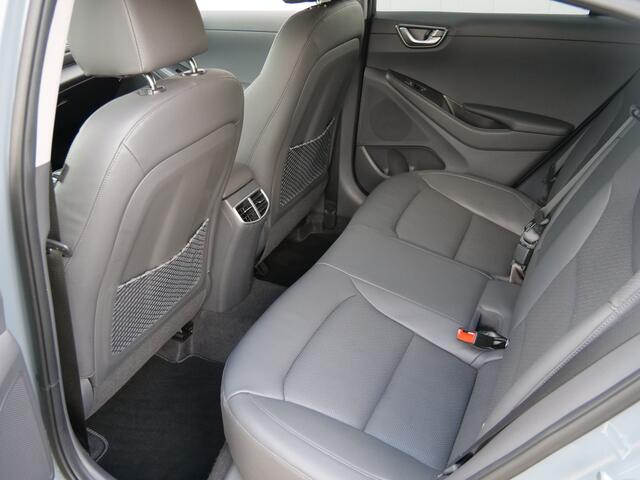 Hyundai Ioniq Premium EV 38 kWh Automaat Stoelverwarming / Camera / LED / Navigatie / SOH 95,8 %