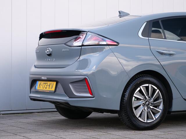 Hyundai Ioniq Premium EV 38 kWh Automaat Stoelverwarming / Camera / LED / Navigatie / SOH 95,8 %