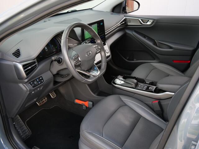 Hyundai Ioniq Premium EV 38 kWh Automaat Stoelverwarming / Camera / LED / Navigatie / SOH 95,8 %