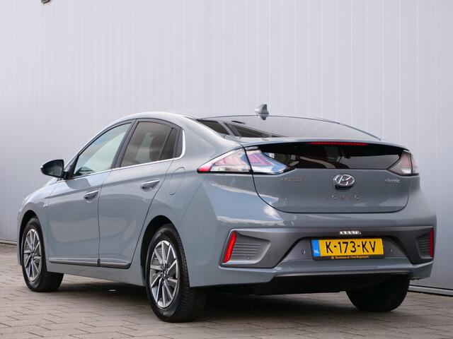Hyundai Ioniq Premium EV 38 kWh Automaat Stoelverwarming / Camera / LED / Navigatie / SOH 95,8 %