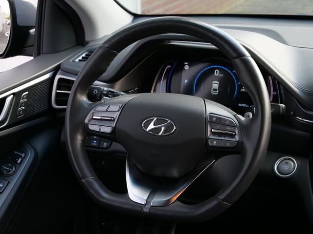 Hyundai Ioniq Premium EV 38 kWh Automaat Stoelverwarming / Camera / LED / Navigatie / SOH 95,8 %