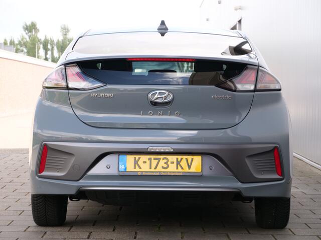 Hyundai Ioniq Premium EV 38 kWh Automaat Stoelverwarming / Camera / LED / Navigatie / SOH 95,8 %