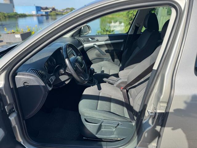 Skoda Octavia Combi 1.2 TSI Comfort/airco/Trekhaak/navigatie/cruise Controle/parkeersensoren achter/ stoelverwarming/e apk