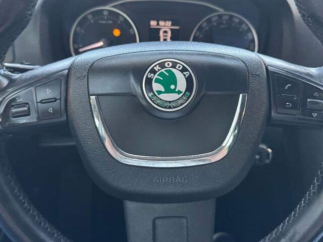 Skoda Octavia Combi 1.2 TSI Comfort/airco/Trekhaak/navigatie/cruise Controle/parkeersensoren achter/ stoelverwarming/e apk