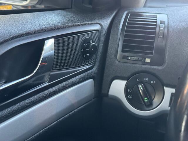 Skoda Octavia Combi 1.2 TSI Comfort/airco/Trekhaak/navigatie/cruise Controle/parkeersensoren achter/ stoelverwarming/e apk