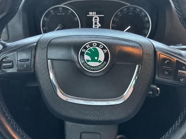 Skoda Octavia Combi 1.2 TSI Comfort/airco/Trekhaak/navigatie/cruise Controle/parkeersensoren achter/ stoelverwarming/e apk