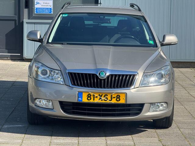 Skoda Octavia Combi 1.2 TSI Comfort/airco/Trekhaak/navigatie/cruise Controle/parkeersensoren achter/ stoelverwarming/e apk