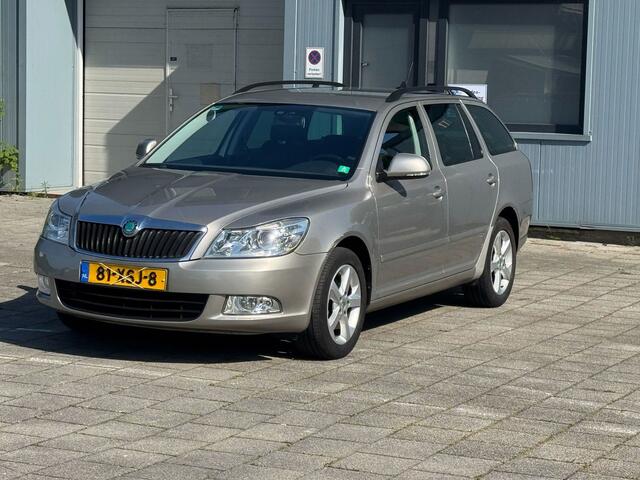 Skoda Octavia Combi 1.2 TSI Comfort/airco/Trekhaak/navigatie/cruise Controle/parkeersensoren achter/ stoelverwarming/e apk