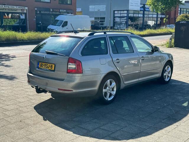 Skoda Octavia Combi 1.2 TSI Comfort/airco/Trekhaak/navigatie/cruise Controle/parkeersensoren achter/ stoelverwarming/e apk