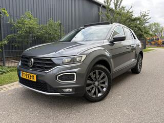 VOLKSWAGEN T-Roc 1.0 TSI Style / PANORAMADAK / CARPLAY / NAVI / CRUISE / STOELVERWARMING