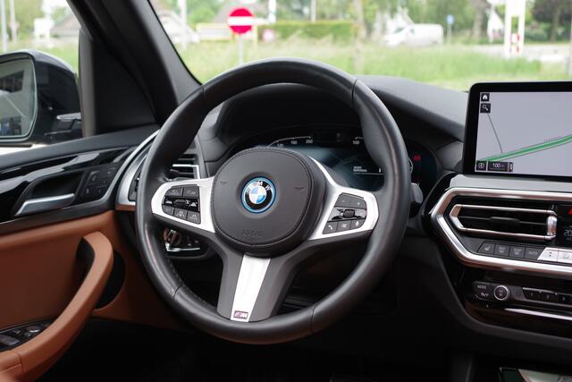 BMW X3 iX3 High Executive 80 kWh 286 PK, SOH 100 %, Panoramadak, Leder, Driving. Ass. Prof, Camera,