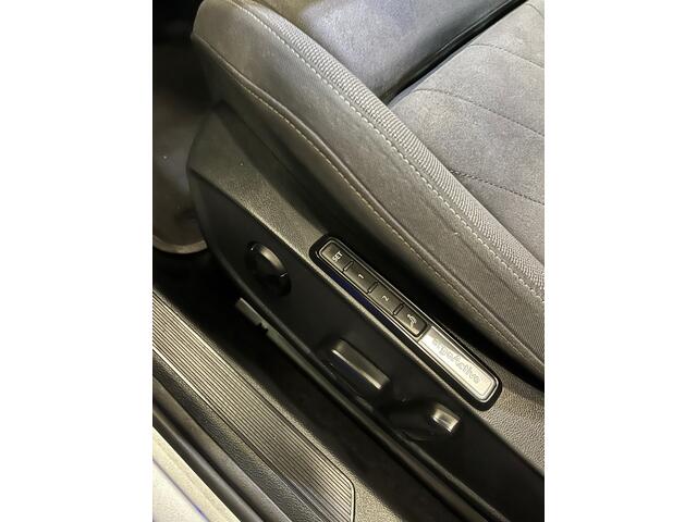 Volkswagen Golf 1.5 eTSI Style DSG AUTOMAAT NAP PANO
